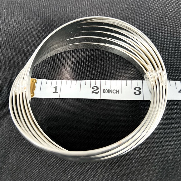 Silver-toned metal super unique and stylish bracelet. - Picture 4 of 4